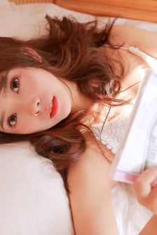 被主人关在笼子里面